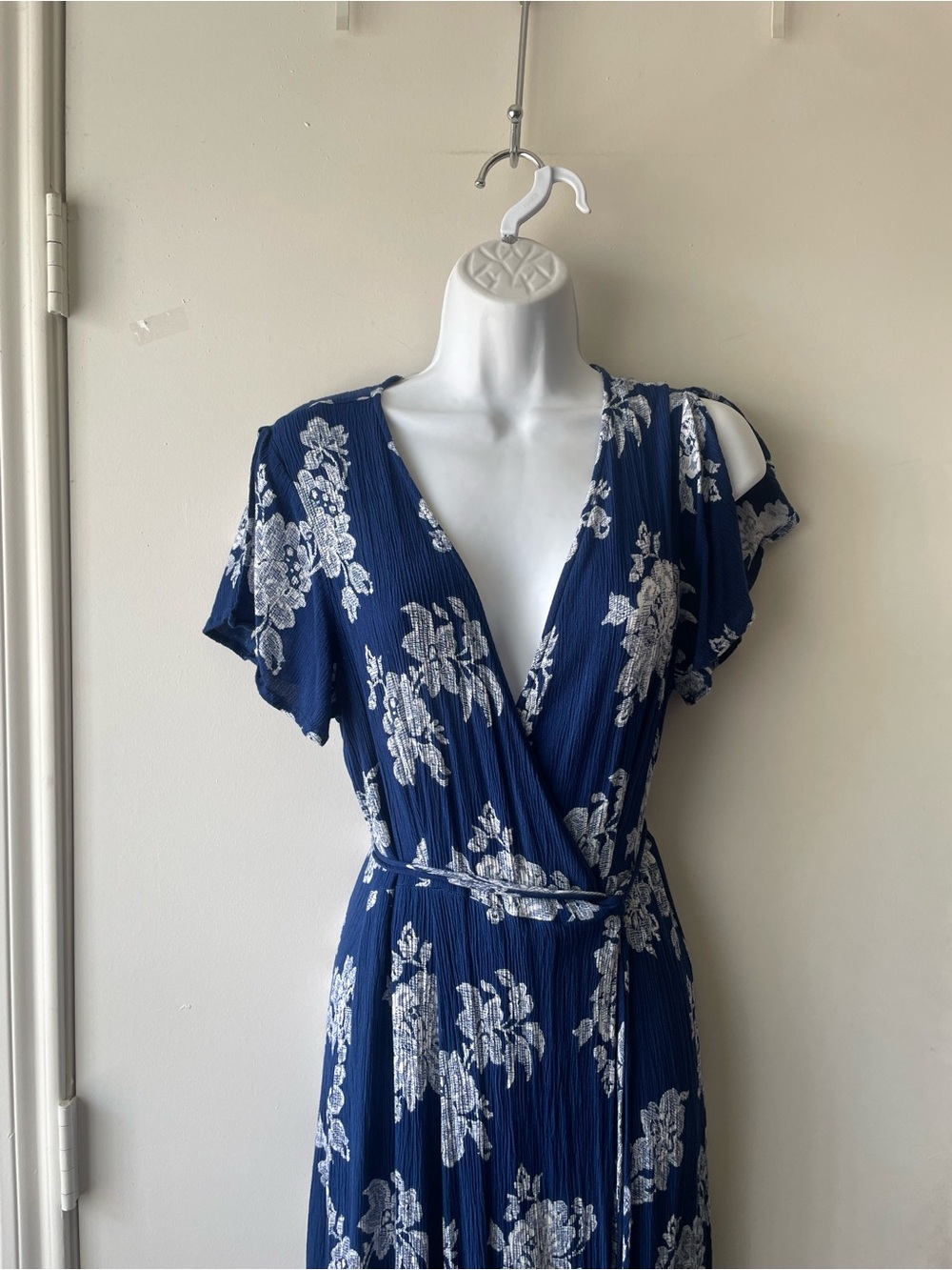 Lulu's Navy Blue Floral Maxi Dress with White Lace Print - Picture 4 of 9